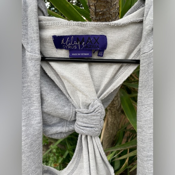 Cute Miley Cyrus Workout /Cardigan/Sleeveless - Picture 3 of 6